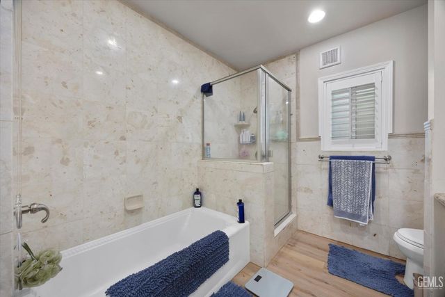 1752 Los Robles Drive, Bakersfield, CA 93306