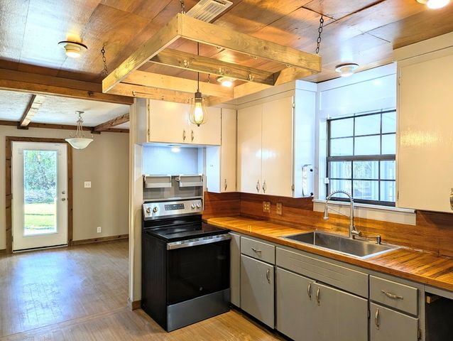 1741 Lakeview Drive, Ozark, AL 36360