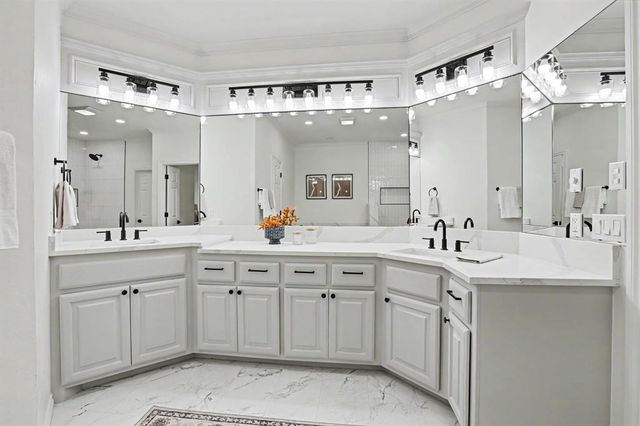 3808 Woodshadow Road, Edmond, OK 73003