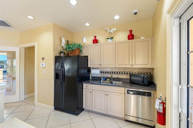 4333 BAYSIDE VILLAGE DRIVE 102, Tampa, FL 33615