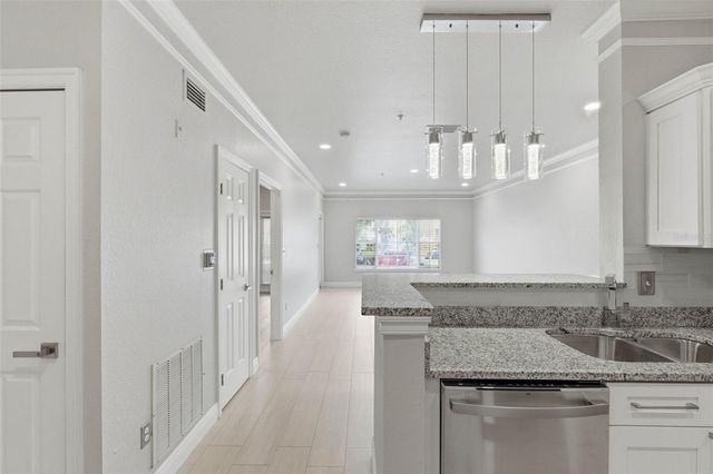 4333 BAYSIDE VILLAGE DRIVE 102, Tampa, FL 33615
