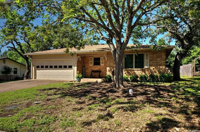1117 Lake Dr, Kerrville, TX 78028