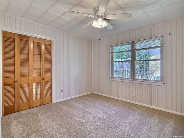 1117 Lake Dr, Kerrville, TX 78028