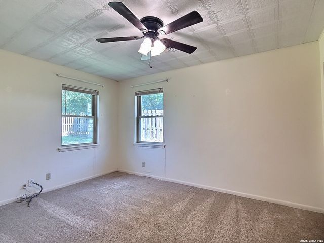 1117 Lake Dr, Kerrville, TX 78028