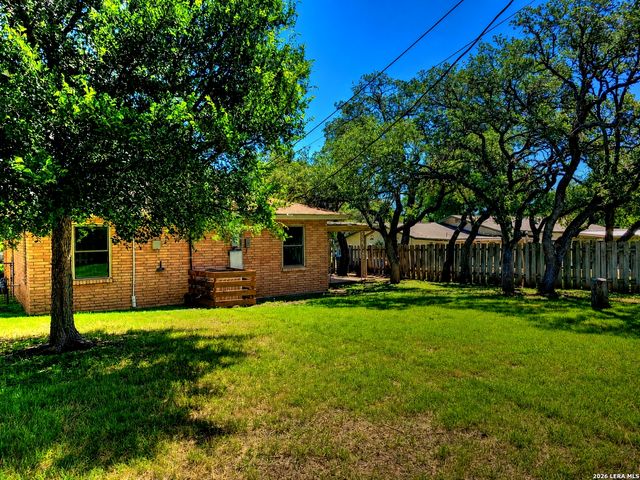 1117 Lake Dr, Kerrville, TX 78028