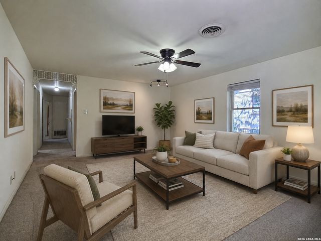 1117 Lake Dr, Kerrville, TX 78028