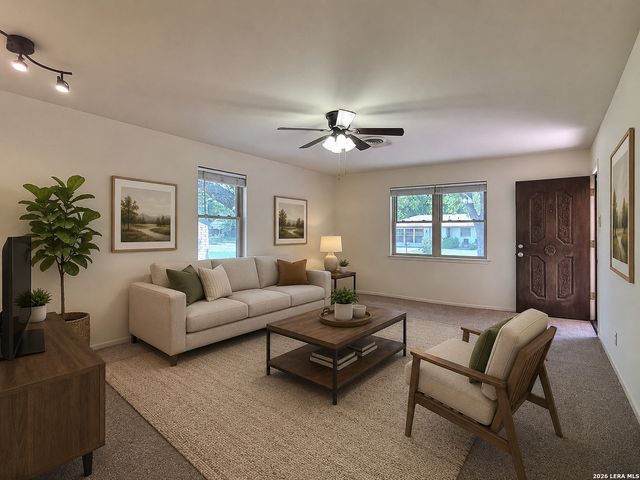 1117 Lake Dr, Kerrville, TX 78028