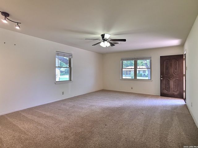 1117 Lake Dr, Kerrville, TX 78028