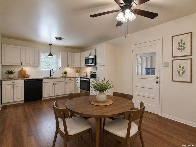1117 Lake Dr, Kerrville, TX 78028