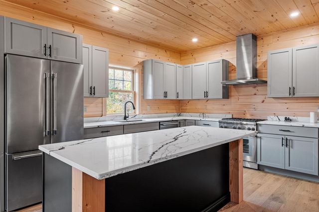 17 Landing Road, Lincoln, NH 03251