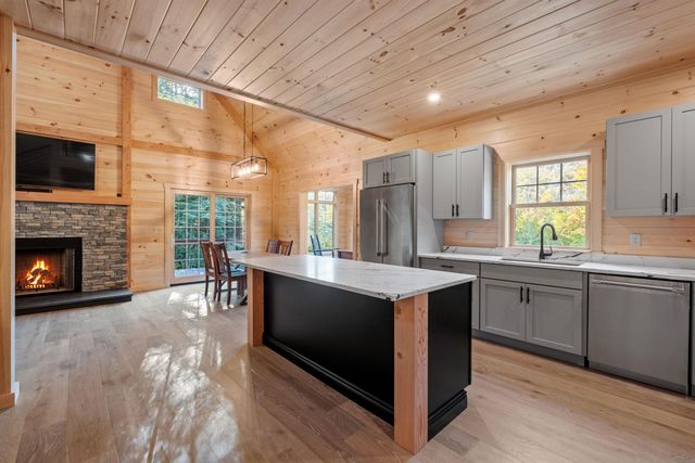 17 Landing Road, Lincoln, NH 03251