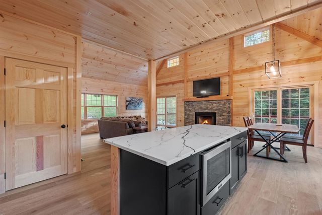 17 Landing Road, Lincoln, NH 03251