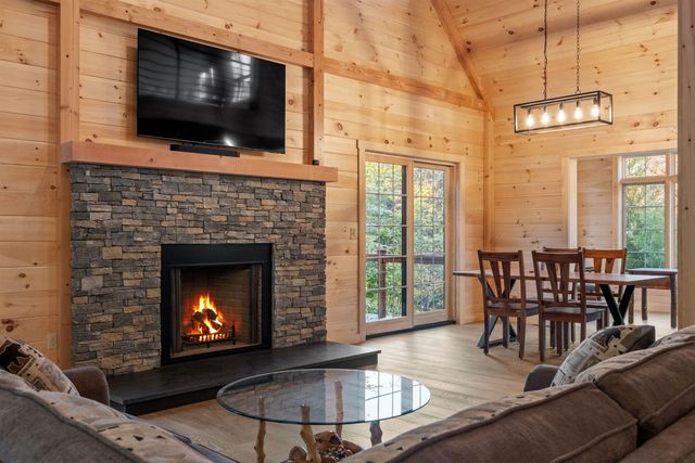 17 Landing Road, Lincoln, NH 03251