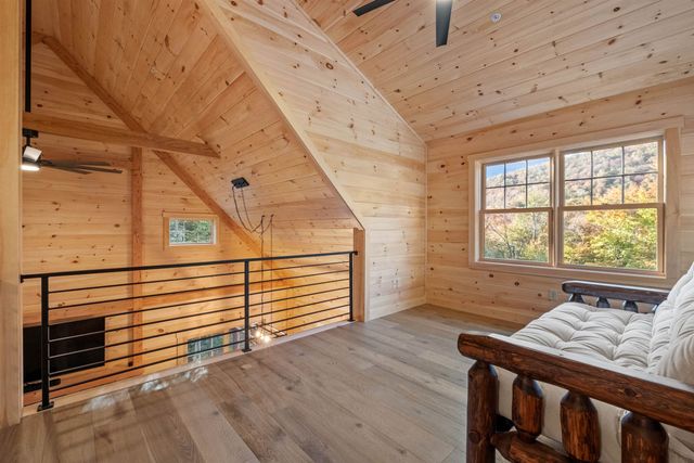 17 Landing Road, Lincoln, NH 03251