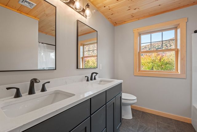 17 Landing Road, Lincoln, NH 03251