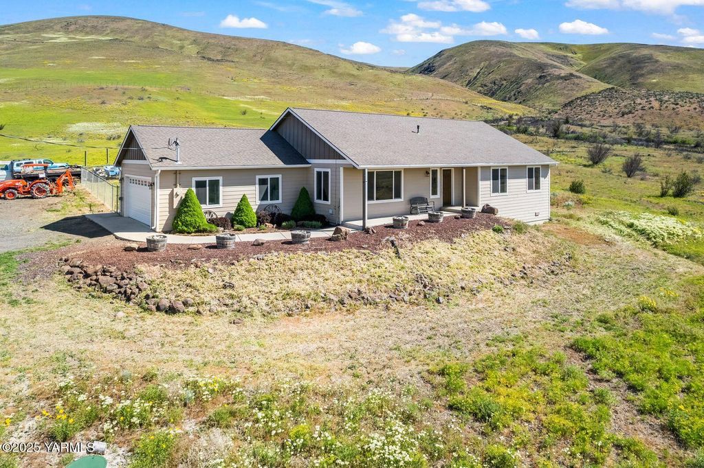 1101 Elk Ridge Ln, Selah, WA 98942
