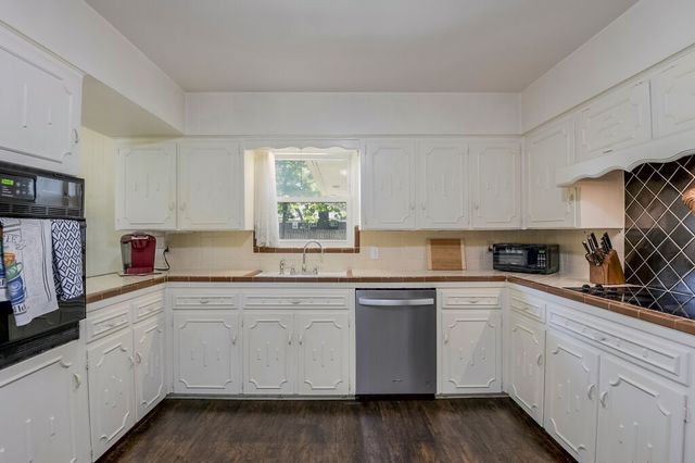 1905 Thomas Place, Arlington, TX 76010