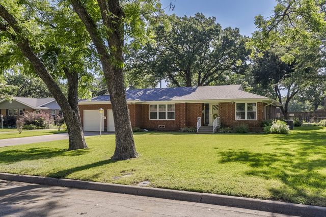 1905 Thomas Place, Arlington, TX 76010