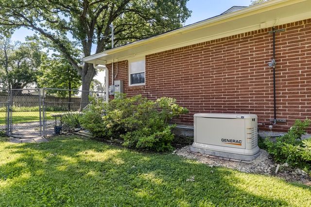 1905 Thomas Place, Arlington, TX 76010