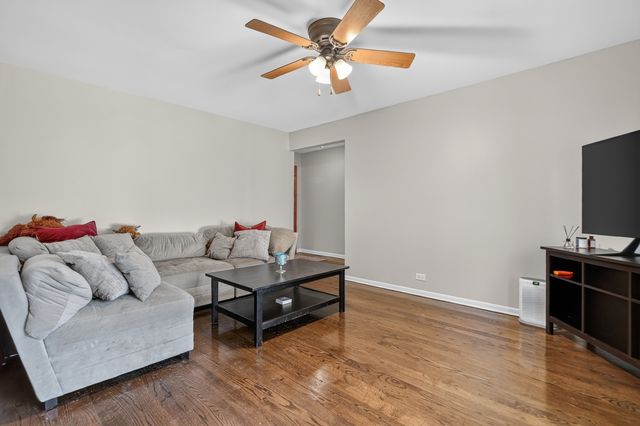 230 Fleetwood Lane, Elk Grove Village, IL 60007