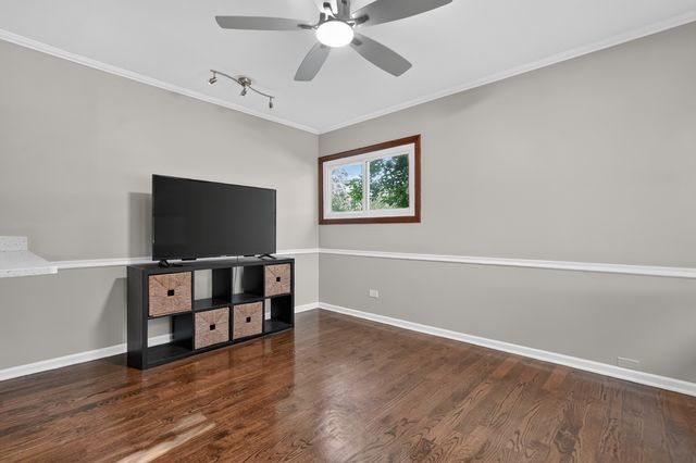 230 Fleetwood Lane, Elk Grove Village, IL 60007