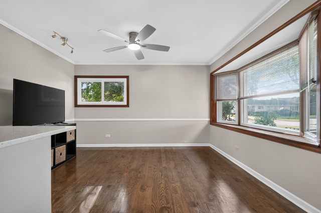 230 Fleetwood Lane, Elk Grove Village, IL 60007