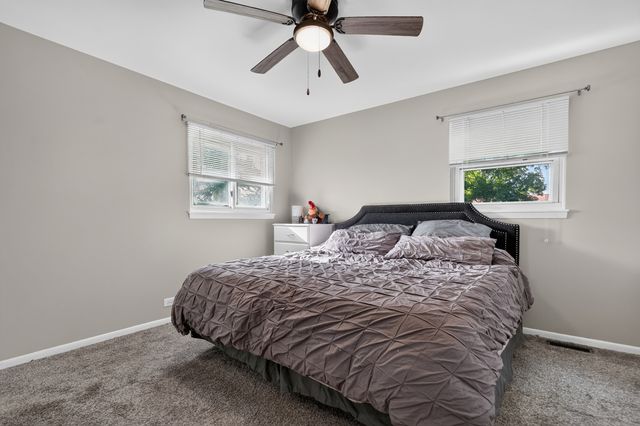 230 Fleetwood Lane, Elk Grove Village, IL 60007
