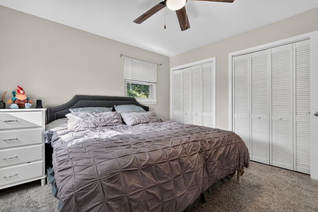 230 Fleetwood Lane, Elk Grove Village, IL 60007