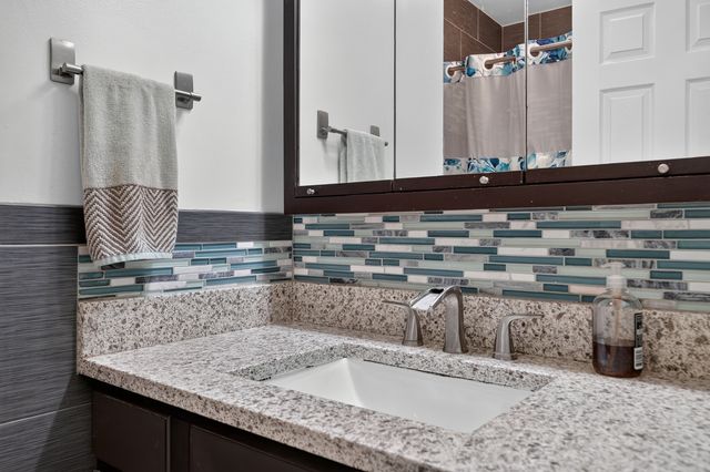 230 Fleetwood Lane, Elk Grove Village, IL 60007