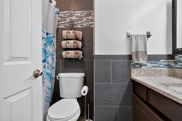 230 Fleetwood Lane, Elk Grove Village, IL 60007