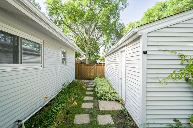 230 Fleetwood Lane, Elk Grove Village, IL 60007
