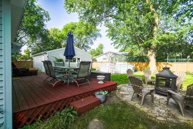 230 Fleetwood Lane, Elk Grove Village, IL 60007