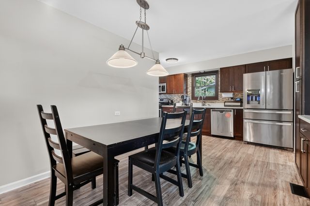 230 Fleetwood Lane, Elk Grove Village, IL 60007