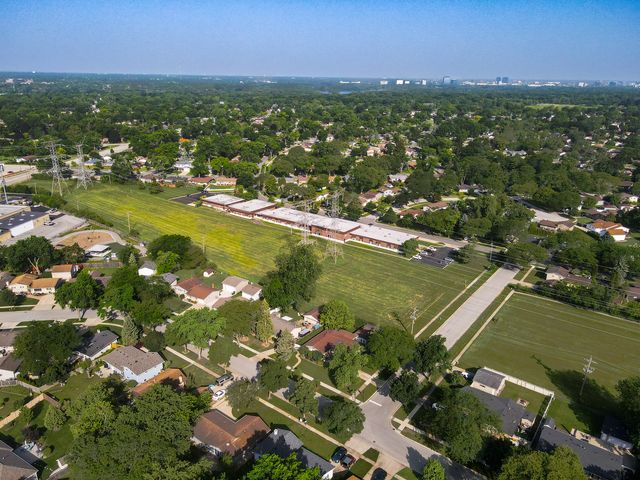230 Fleetwood Lane, Elk Grove Village, IL 60007