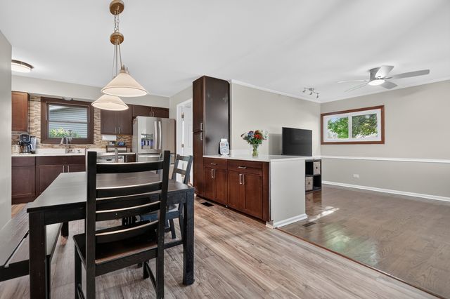 230 Fleetwood Lane, Elk Grove Village, IL 60007
