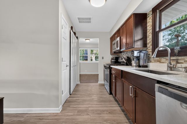 230 Fleetwood Lane, Elk Grove Village, IL 60007