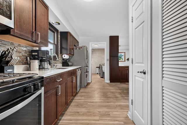 230 Fleetwood Lane, Elk Grove Village, IL 60007