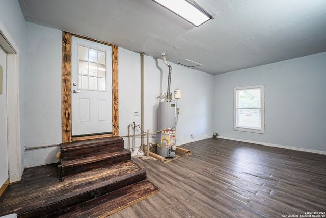 1620 Kampmann, San Antonio, TX 78201