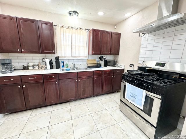 1620 Kampmann, San Antonio, TX 78201