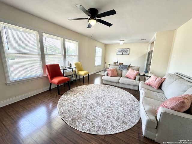 1620 Kampmann, San Antonio, TX 78201