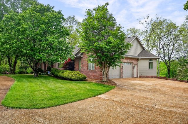 1894 Tennessee Ave, Crossville, TN 38555