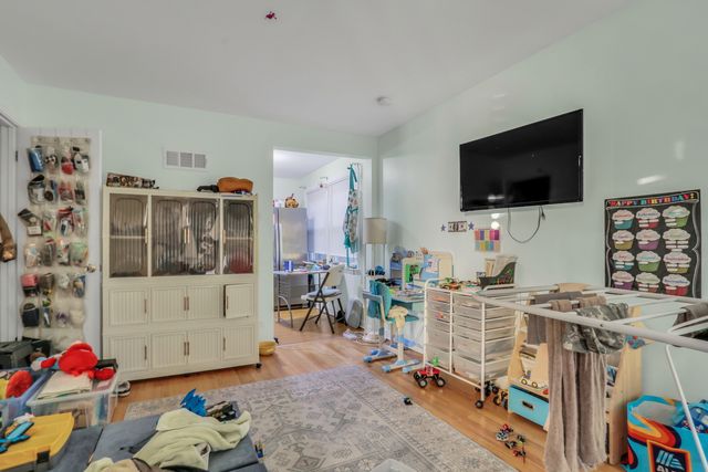 4956 LOUISE Street, Skokie, IL 60077