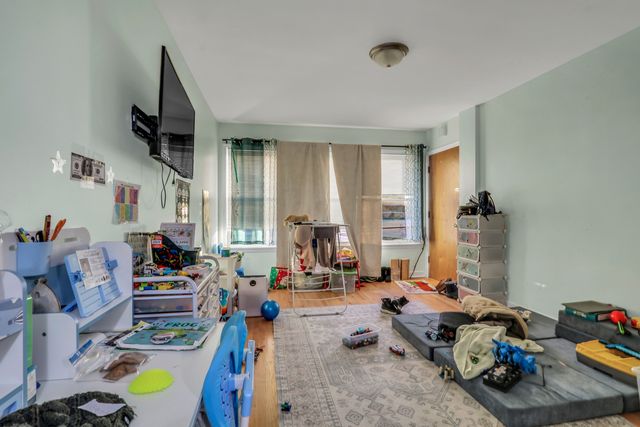 4956 LOUISE Street, Skokie, IL 60077