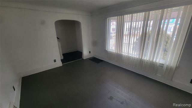 16171 Santa Rosa Drive, Detroit, MI 48221