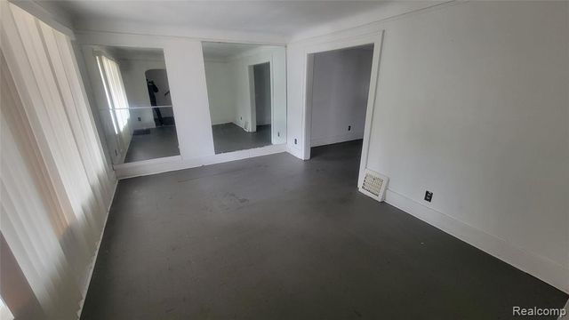 16171 Santa Rosa Drive, Detroit, MI 48221