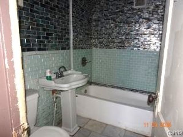 806 WAVERLY Place, Utica, NY 13502