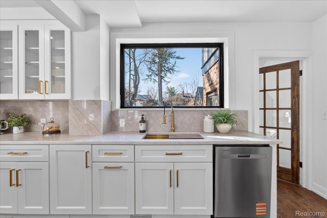 3261 Sherbourne Road, Detroit, MI 48221