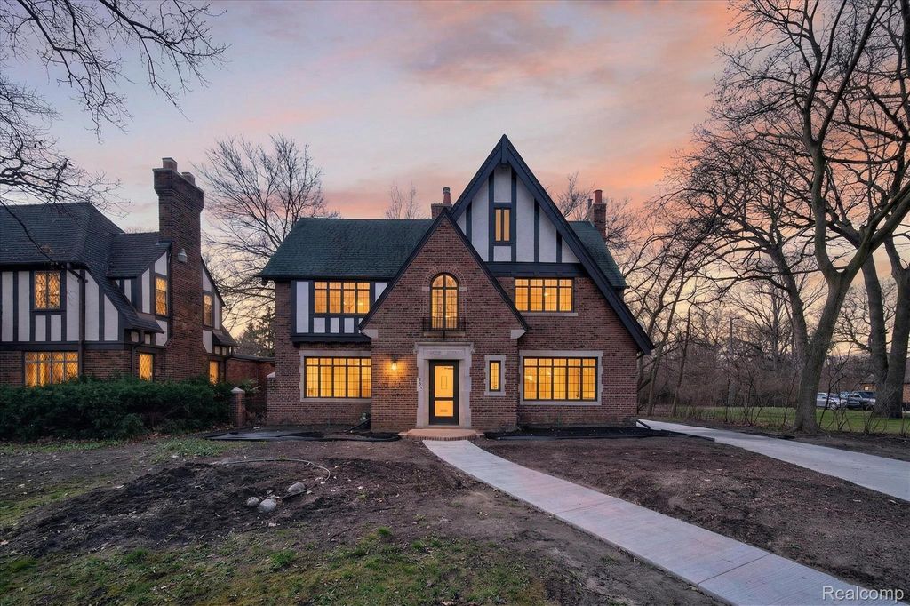 3261 Sherbourne Road, Detroit, MI 48221