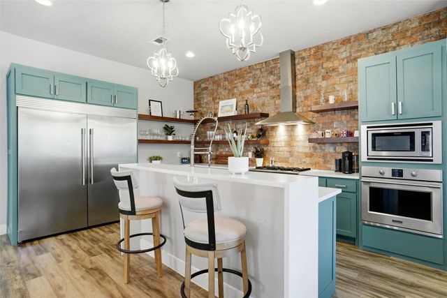 1300 Worthington Street, Grapevine, TX 76051