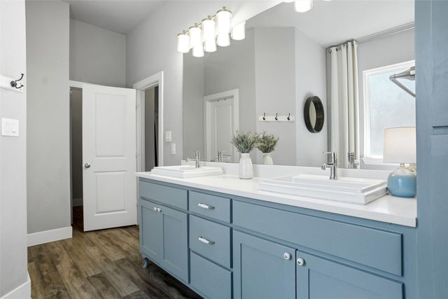 1300 Worthington Street, Grapevine, TX 76051